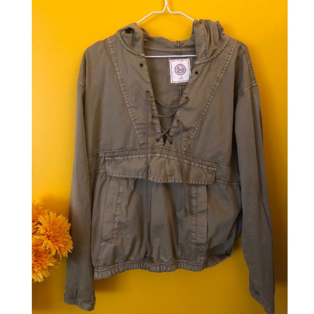 Pullover Jacket with Hoodie 🧥